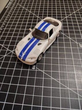 Maisto Dodge Viper GTS Diecast Model Car 1:36 White Blue Plastic Collectible